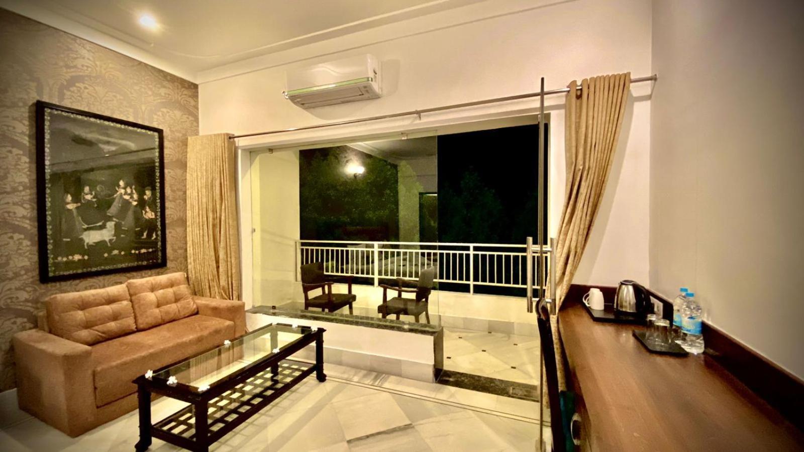 Mewar Palace Resort And Spa Udaipur Kültér fotó