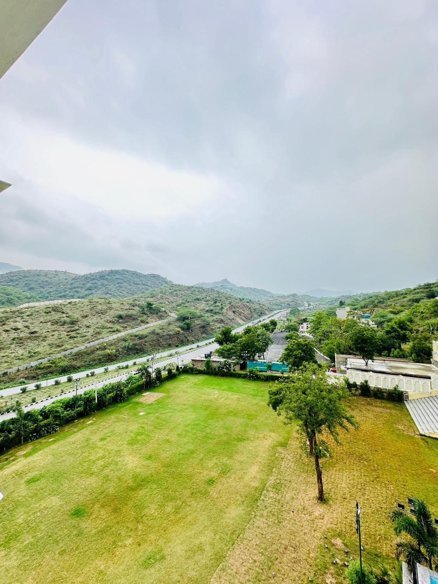 Mewar Palace Resort And Spa Udaipur Kültér fotó