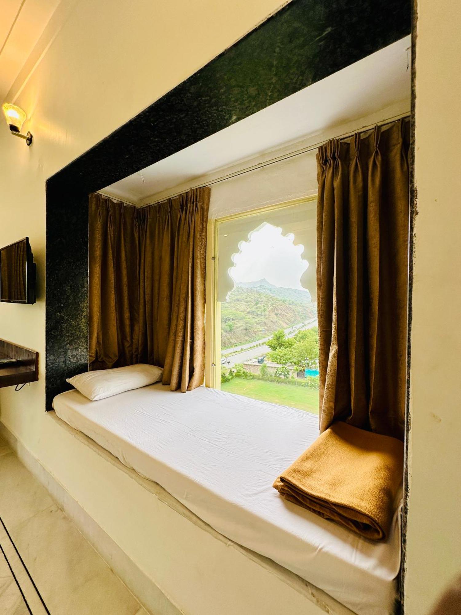 Mewar Palace Resort And Spa Udaipur Kültér fotó