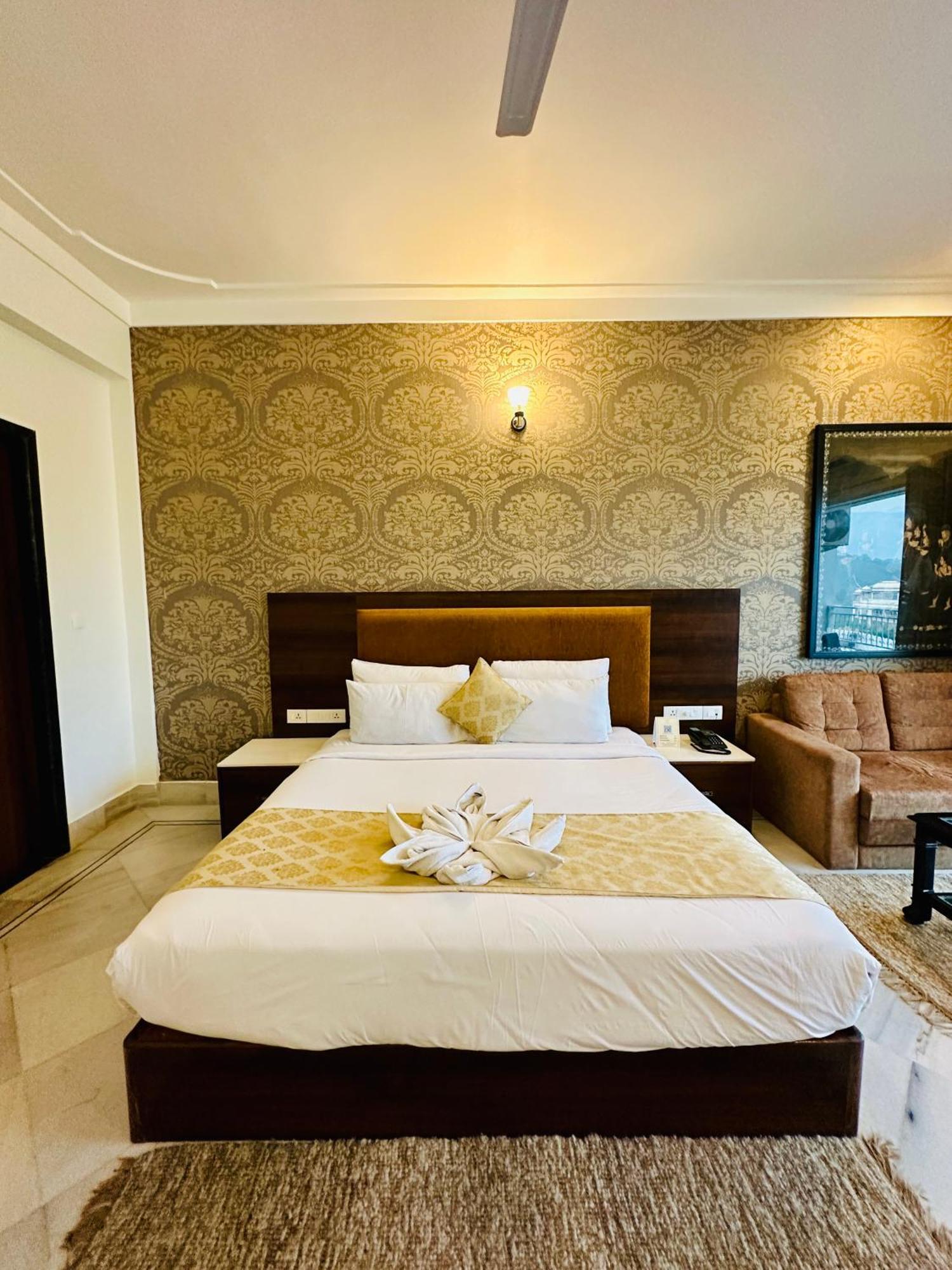 Mewar Palace Resort And Spa Udaipur Kültér fotó