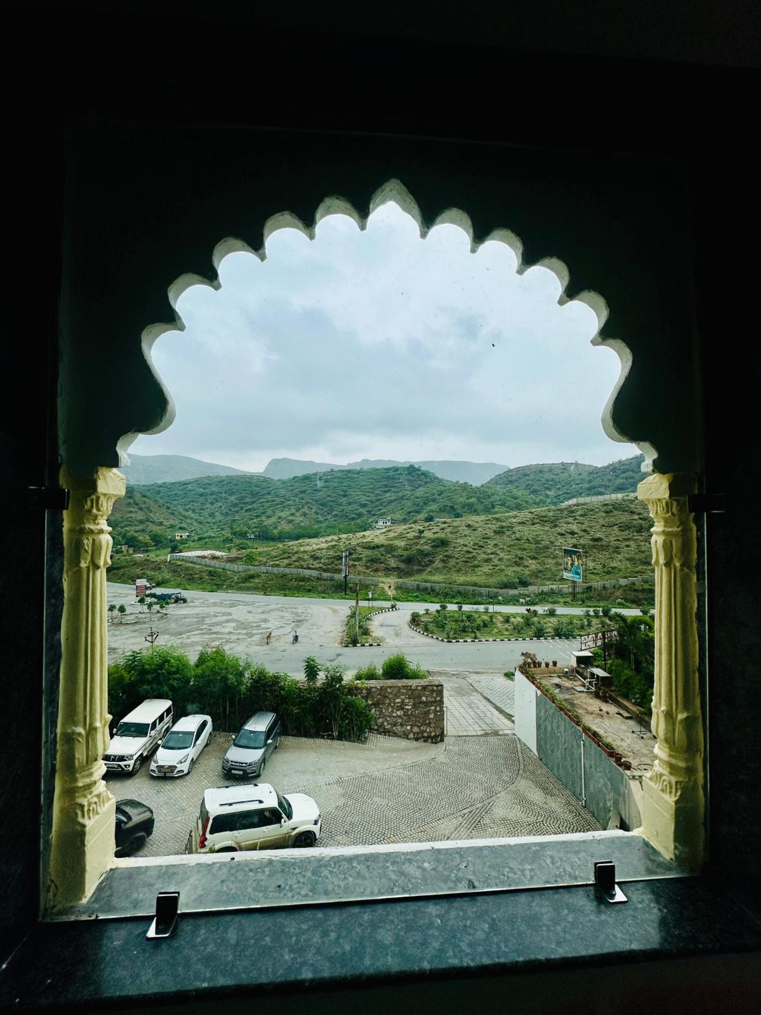 Mewar Palace Resort And Spa Udaipur Kültér fotó